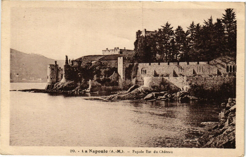 Carte postale ancienne La Napoule - Facade est du chateau