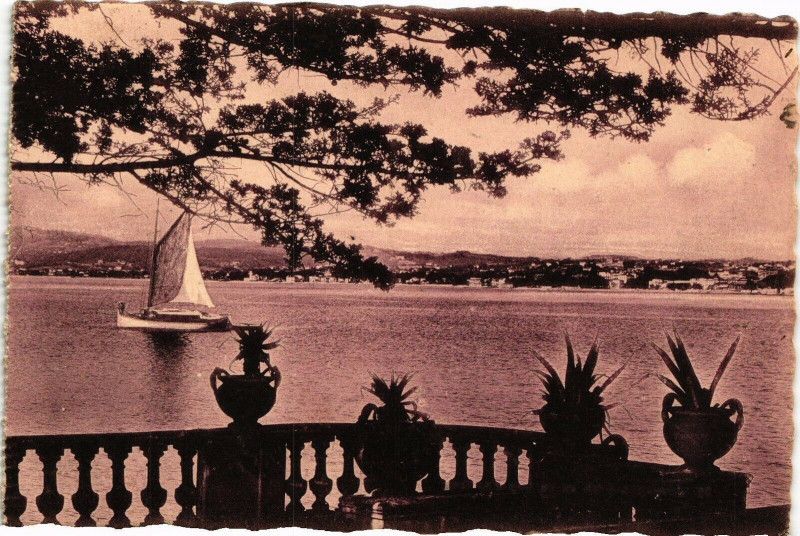 Carte postale ancienne Juan-les-Pins - Vu du cap