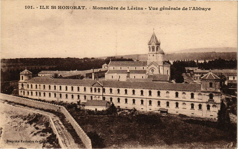 Carte postale ancienne Ile Saint-Honorat - Monastere de lerins