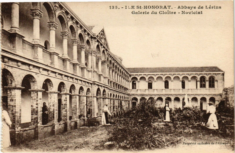 Carte postale ancienne Ile Saint-Honorat - Abbaye De Lerins