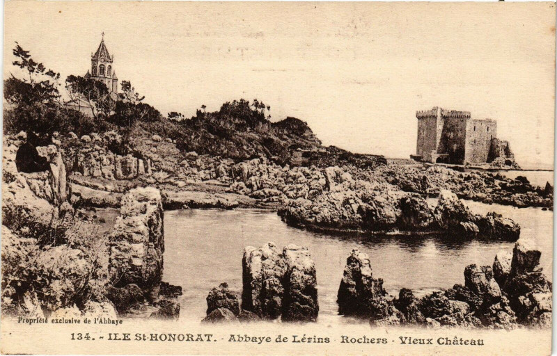 Carte postale ancienne Ile Saint-Honorat - Abbaye de lerins
