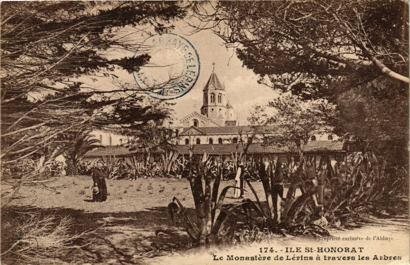 Carte postale ancienne Ile Saint-Honorat - Le monastre de lerins