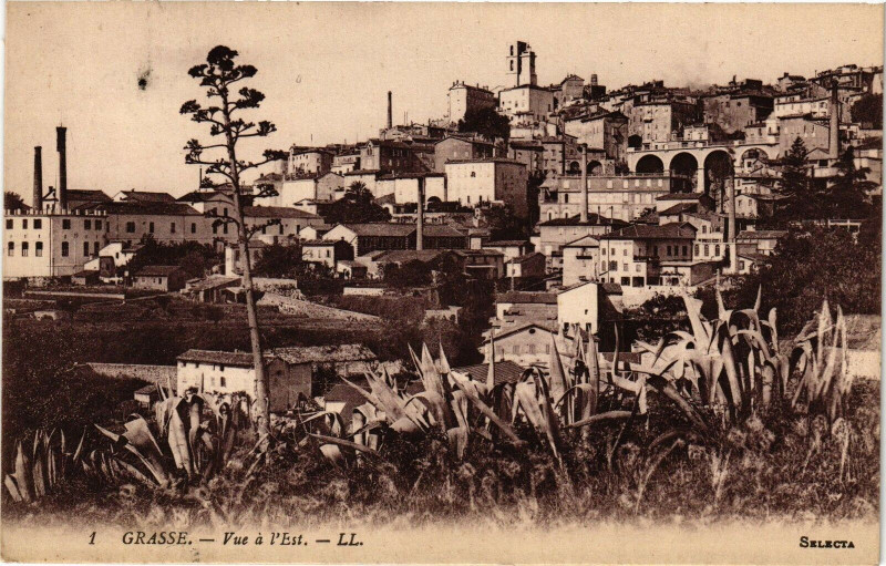 Carte postale ancienne Grasse - Vue a l'est à Grasse