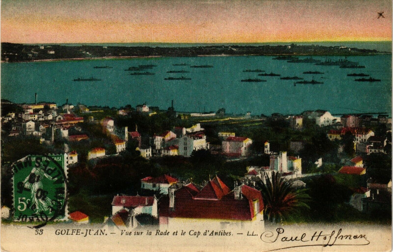 Carte postale ancienne Golfe-Juan - Vue sur la rade et le cap