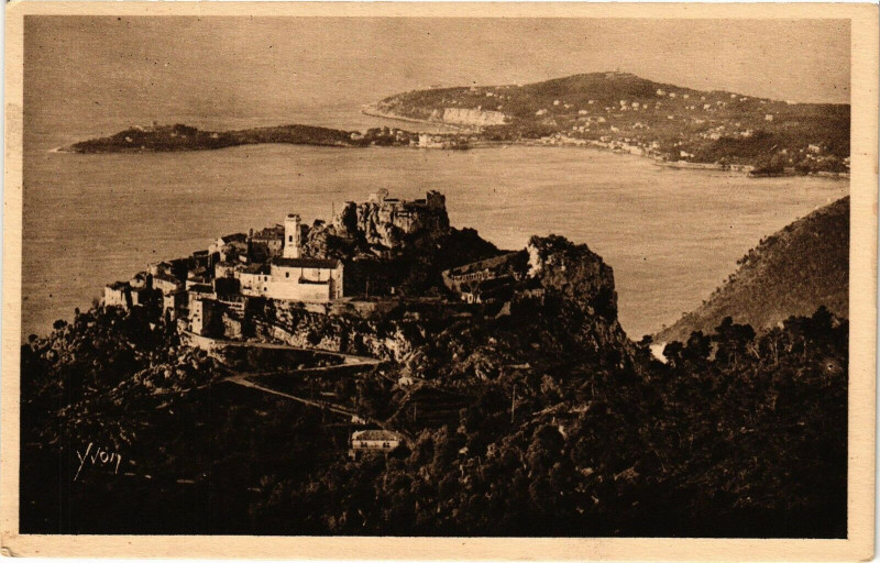 Carte postale ancienne Eze - Vue générale du village à Èze