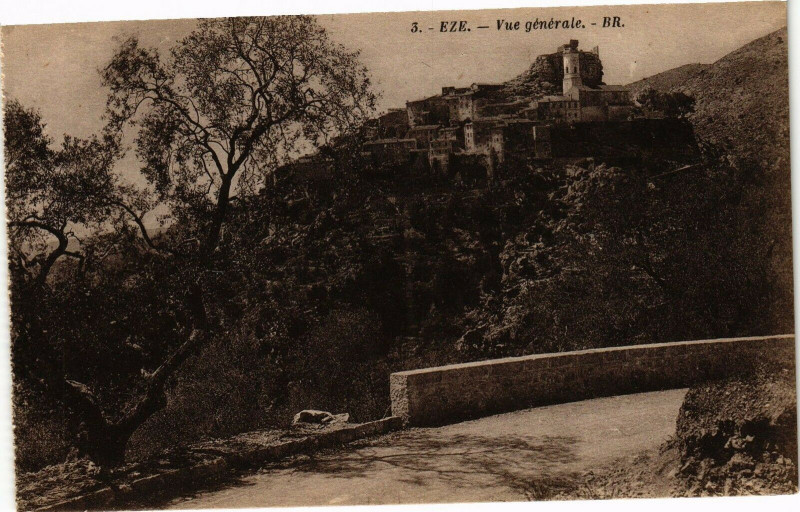 Carte postale ancienne Eze - Vue générale à Èze