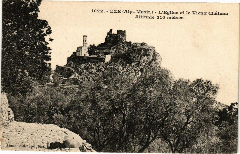 Carte postale ancienne Eze - L'eglise et le vieux chateau à Èze