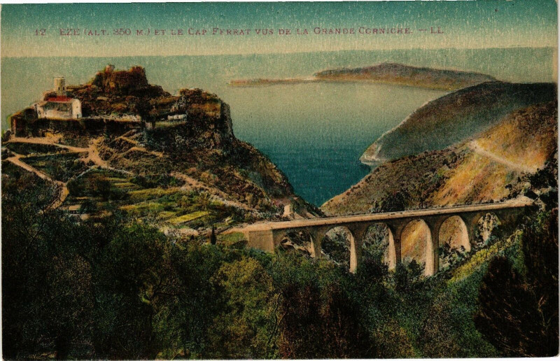Carte postale ancienne Eze - Et Le Cap Ferrat à Èze