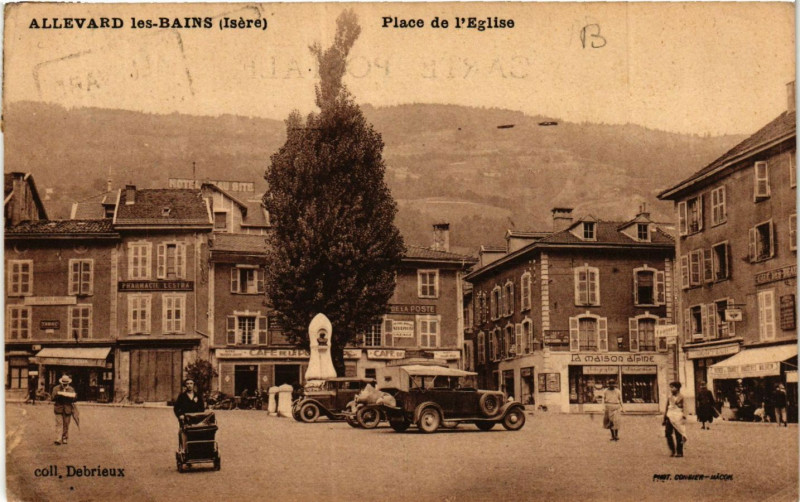 Carte postale ancienne Allevard-les-Bains - Place de l'Eglise à Allevard