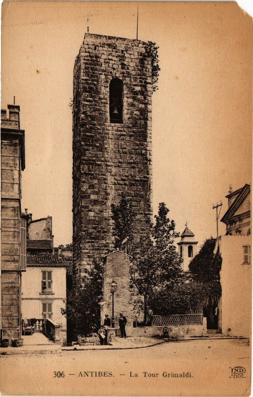 Carte postale ancienne Antibes - La tour grimaldi à Antibes