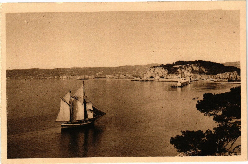 Carte postale ancienne Cote d'Azur Nice Entrée d'un voilier dans le.. à Nice