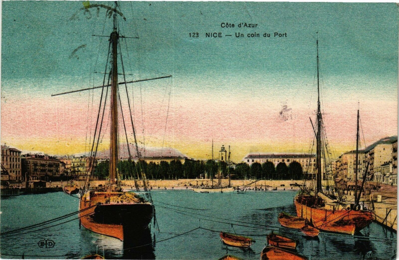 Carte postale ancienne Cote-d'Azur Nice - Un coin du Port à Nice