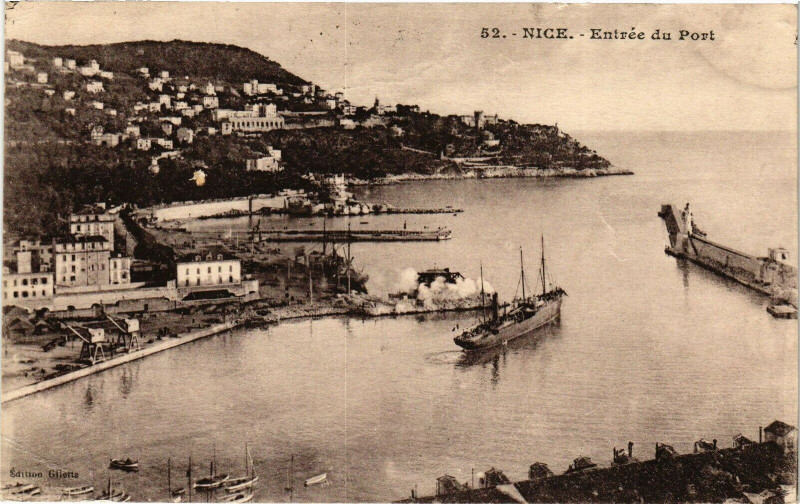 Carte postale ancienne Nice - Entrée du Port à Nice
