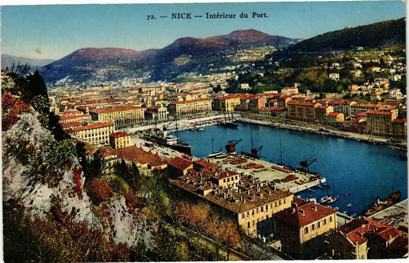 Carte postale ancienne Nice - Intérieur du Port à Nice