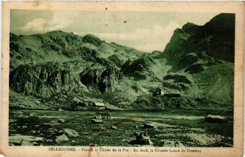 Carte postale ancienne Belledonne - Prairie et Chalet de la Pra - Au fond la Grande Lance