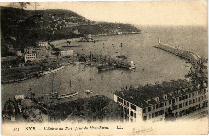 Carte postale ancienne Nice - L'Entrée du Port, prise du Mont-Boron à Nice