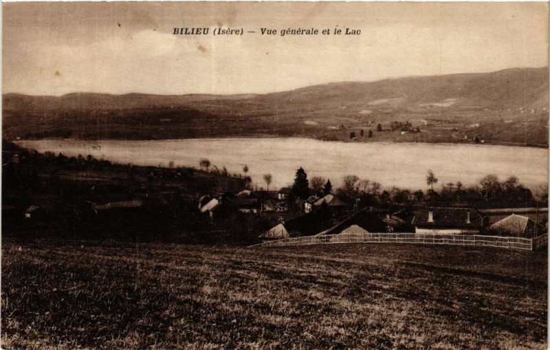 Carte postale ancienne Bilieu -Vue générale et le Lac à Bilieu