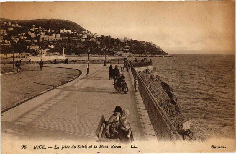 Carte postale ancienne Nice - La Jetée da Soleil et la Mont-Boron à Nice
