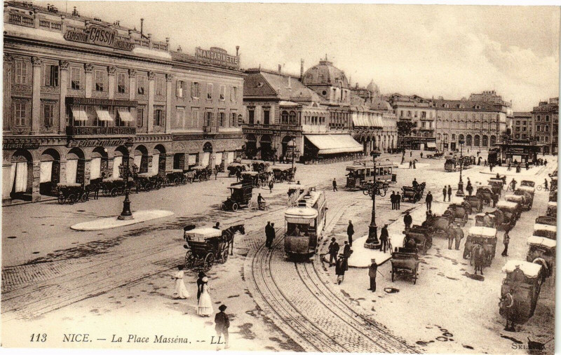 Carte postale ancienne Nice - La Place Masséna à Nice