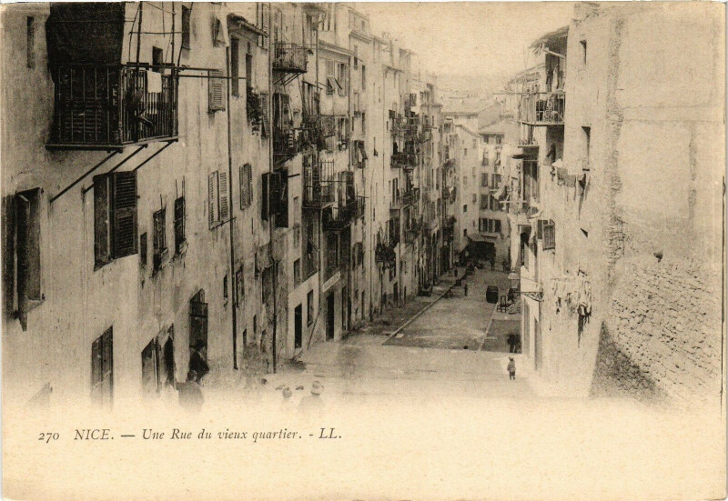Carte postale ancienne Nice - Une Rue de vieux quartier à Nice