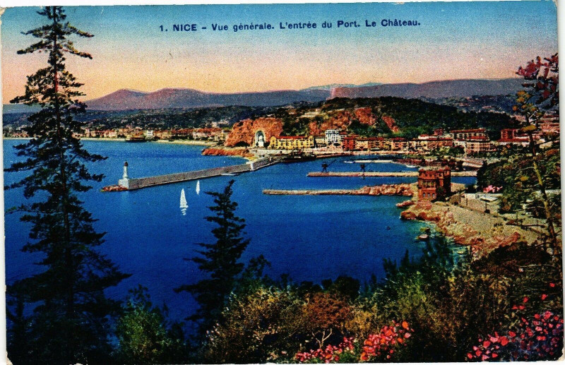 Carte postale ancienne Nice - Vue générale L'entrée du Port - Le Chateau à Nice