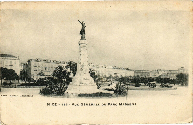 Carte postale ancienne Nice - Vue générale du Parc Masséna à Nice