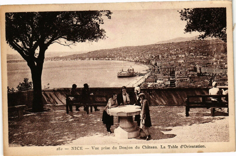 Carte postale ancienne Nice - Vue prise du Donjon du Chateau, La Table d'Orientation à Nice