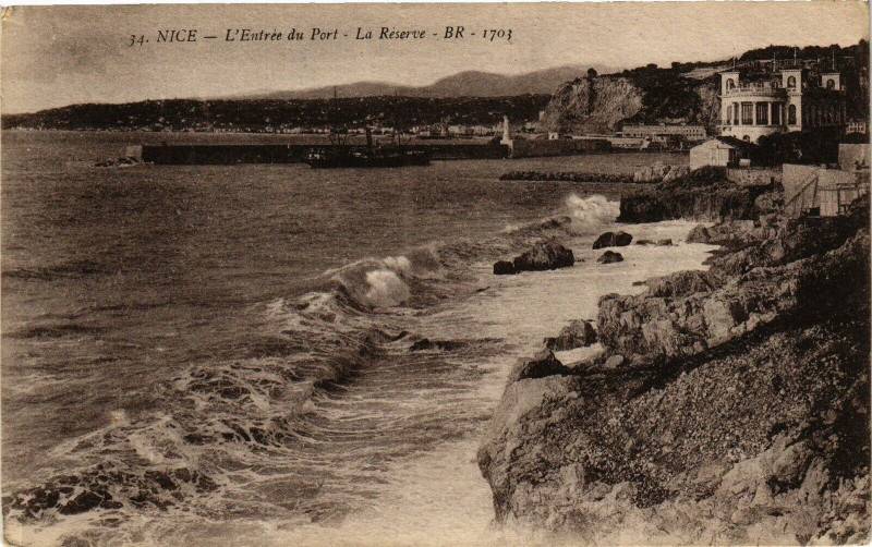 Carte postale ancienne Nice - L'Entrée du Port - La Reserve à Nice
