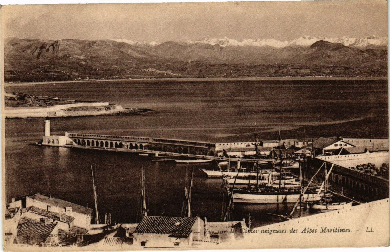 Carte postale ancienne Vue sur les cimes neigeuses