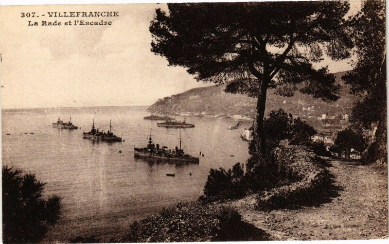 Carte postale ancienne Villefranche - La rade et l'escadre