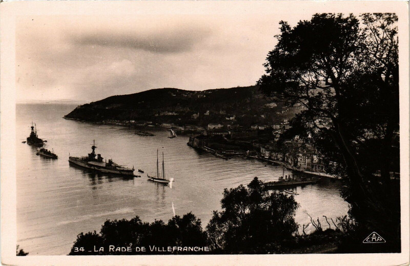Carte postale ancienne Villefranche - La rade de