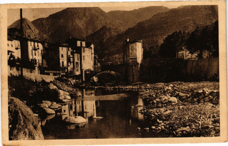 Carte postale ancienne Vieilles Maisons Au Bords De La Bevera