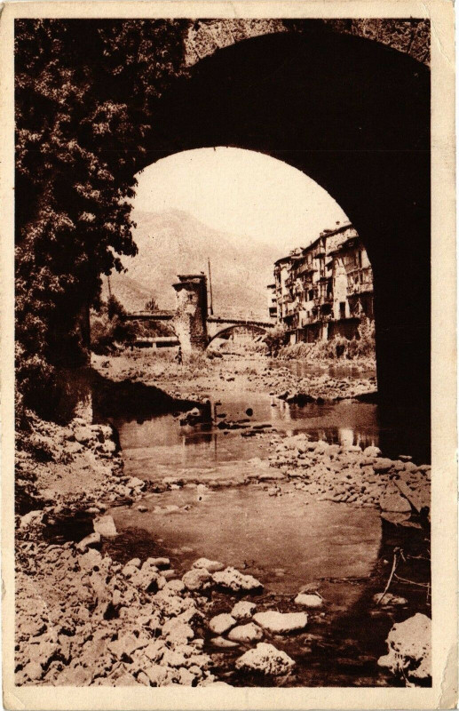 Carte postale ancienne Sospel - Le pont vieux et la bevera à Sospel