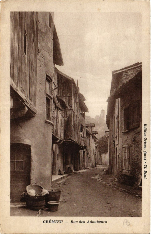 Carte postale ancienne Cremieu - Rue des Adaubeurs à Crémieu