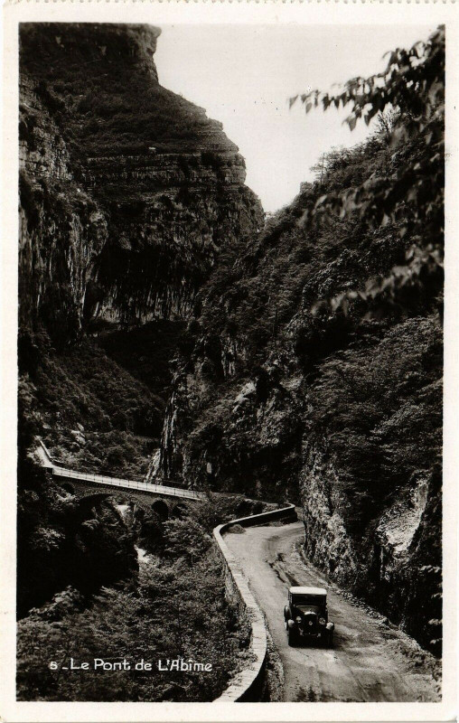 Carte postale ancienne Le pont de l'abime