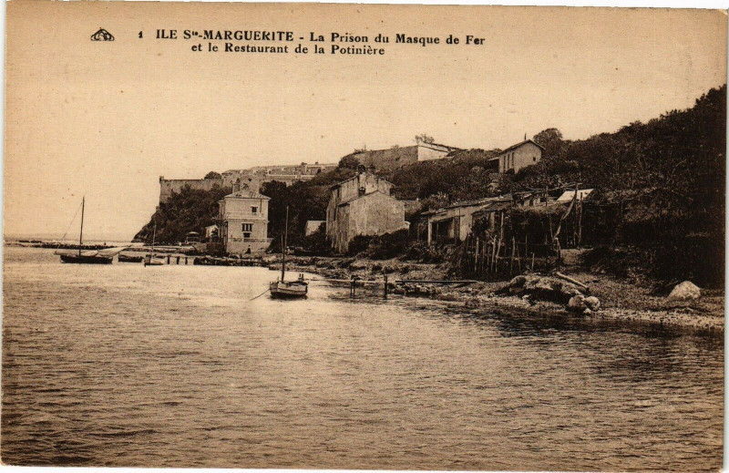 Carte postale ancienne Ile marguerite - La prison du masque