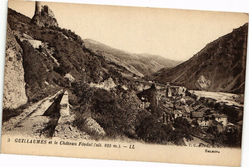 Carte postale ancienne Guillaumes et le chateau feodal à Guillaumes