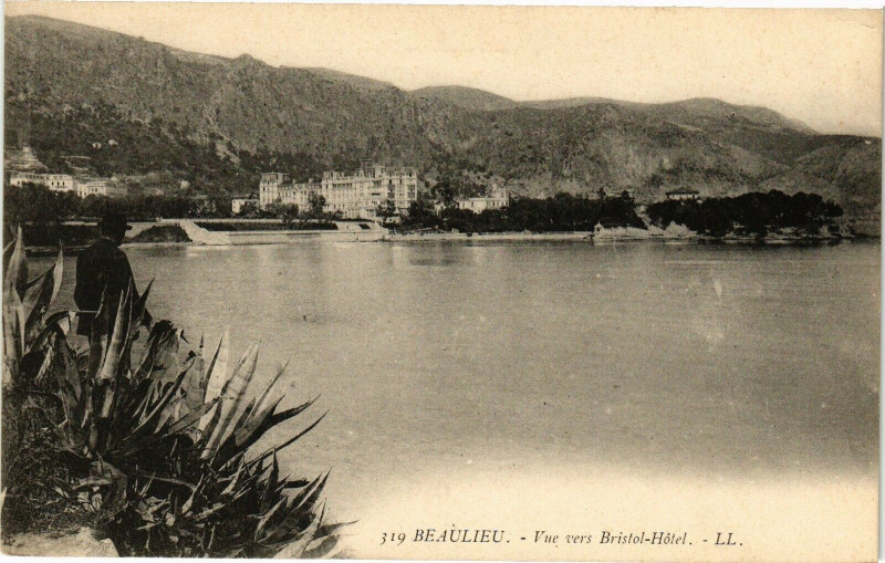 Carte postale ancienne Beaulieu - Vue Vers bristol hotel