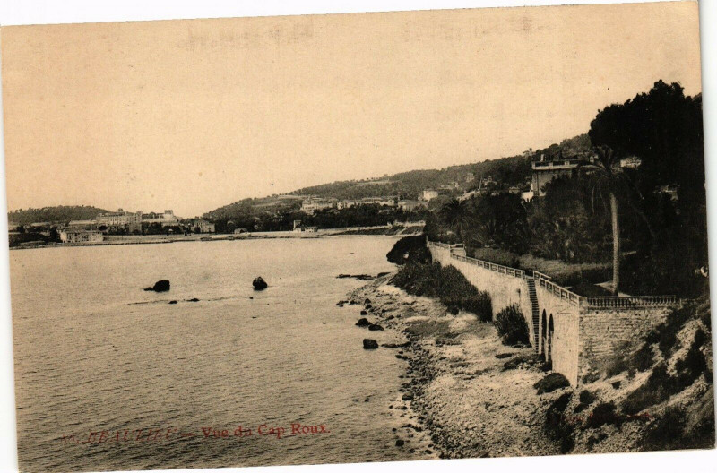 Carte postale ancienne Beaulieu - Vue du cap roux