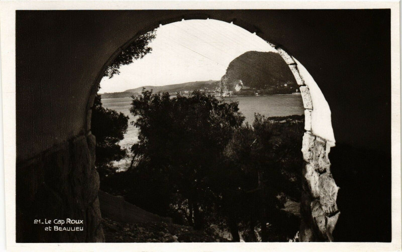 Carte postale ancienne Beaulieu - Le cap roux