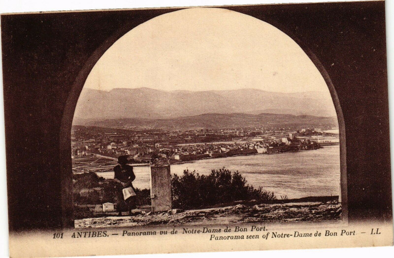 Carte postale ancienne Antibes - Panorama vu de notre à Antibes