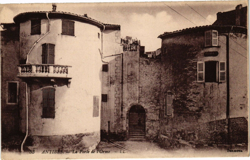Carte postale ancienne Antibes - Le Porte de l'orme à Antibes