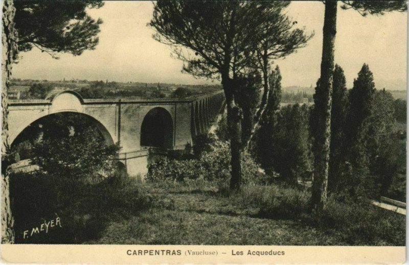 Carte postale ancienne Carpentras Les Aqueducs à Carpentras