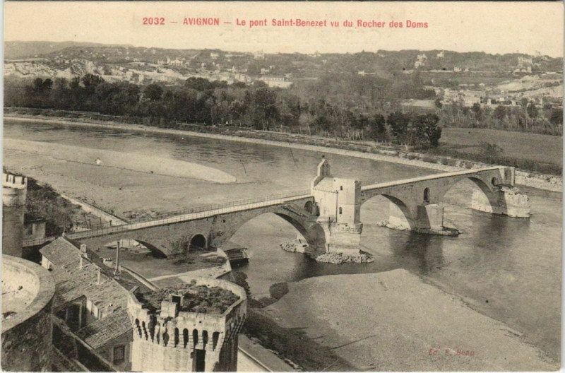Carte postale ancienne Avignon Le Pont Saint-Benezet vu du Rocher des Doms à Avignon
