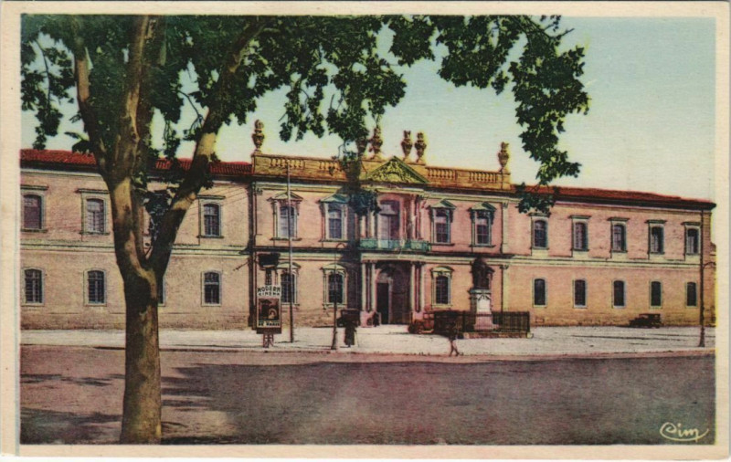 Carte postale ancienne Carpentras L'Hotel-Dieu à Carpentras