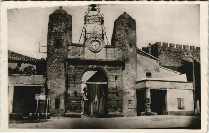 Carte postale ancienne Camaret Le Portail