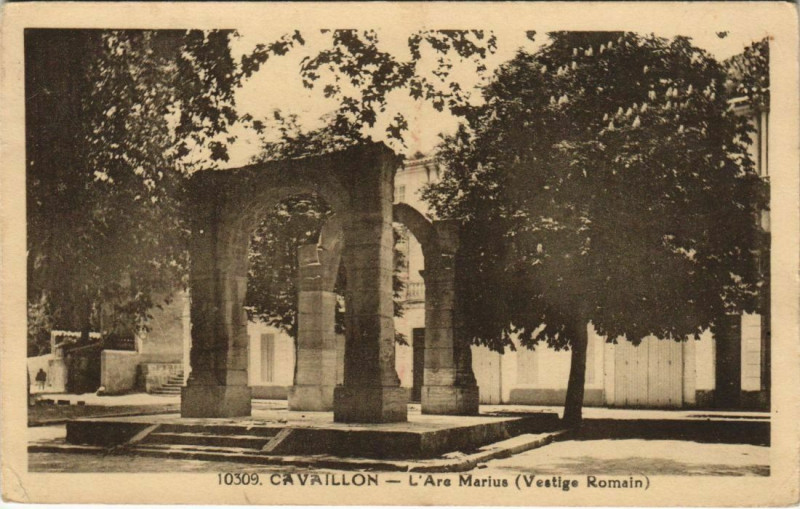 Carte postale ancienne Cavaillon L'Arc Mauris - Vestige Romain à Cavaillon