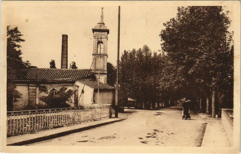 Carte postale ancienne Bollene N.-D. Du Pont et Avenue de Saint-Pierre à Bollène
