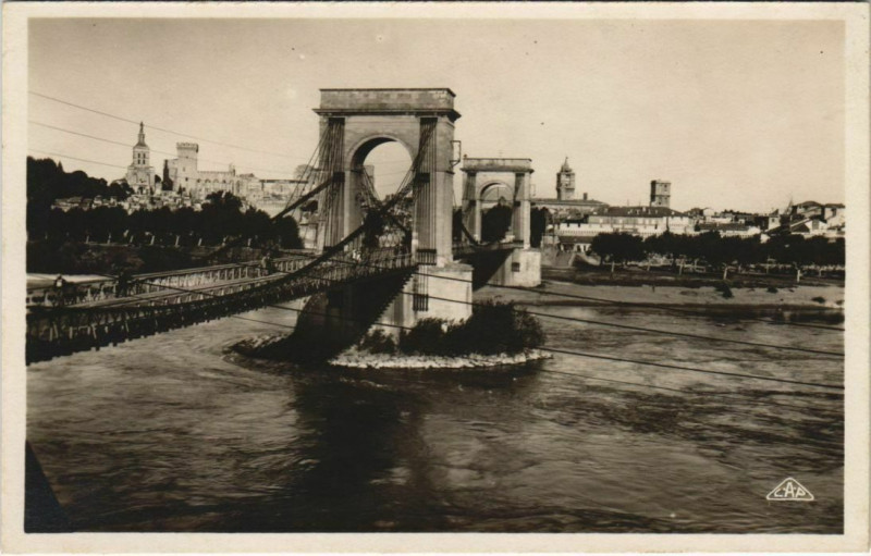 Carte postale ancienne Avignon Vue Generale avec le Pont Suspendu à Avignon