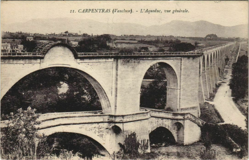 Carte postale ancienne Carpentras L'Aqueduc - Vue Generale à Carpentras